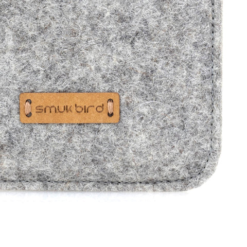 Sleeve for iPhone 14 Plus | made of felt and organic cotton | light grey - tracks | "LET" model