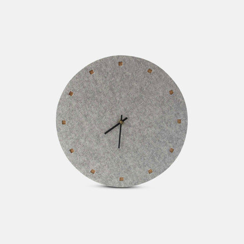 Wall clock made of felt and cork 30 cm | light gray - black | Design: Esbjerg