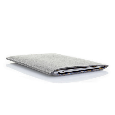 Fodral för MacBook Pro 13 | tillverkad av filt och ekologisk bomull | ljusgrå - Bloom | "LET"-modell