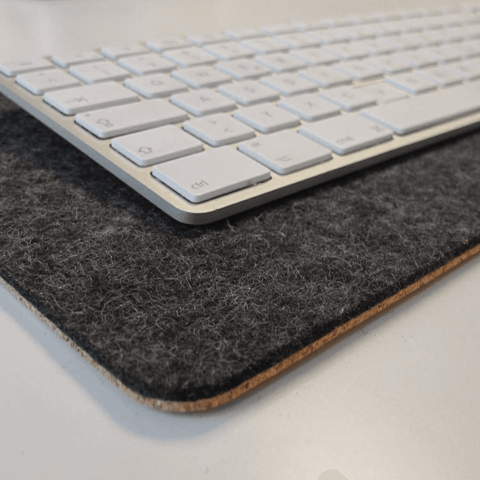 Skrivebordsunderlag af filt og kork | 20x50cm | antracit