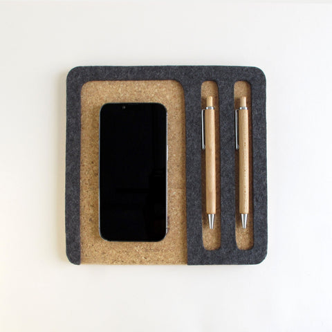 Organizer til mobiltelefon, notesblok og kuglepenne | lavet af filt og kork | antracit