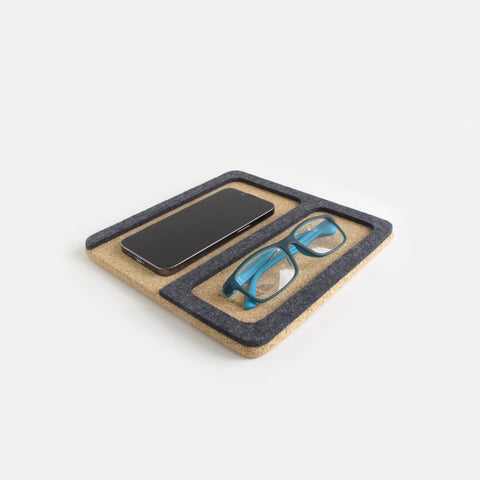 Organizer för mobiltelefon, glasögon, anteckningsblock, klocka & Co. | gjord av filt och kork | antracit