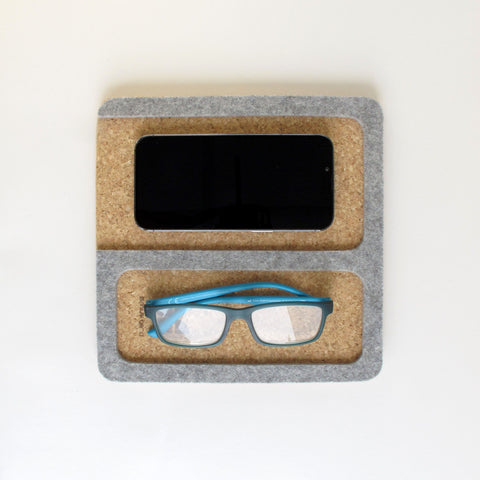 Organizer for mobile phone, glasses, notepad, watch & Co. | made of felt and cork | light grey