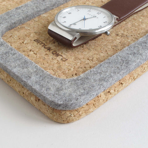 Organizer for mobile phone, glasses, notepad, watch & Co. | made of felt and cork | light grey