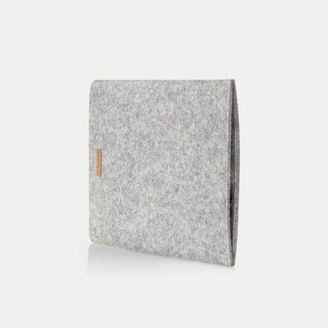 Tablet cover lavet efter mål | lavet af filt og økologisk bomuld | lysegrå - tracks | "LET" model