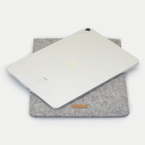 Sleeve for iPad - 8th gen | made of felt and organic cotton | light grey - shapes | "LET" model