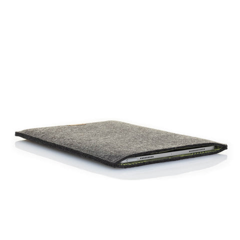 Hülle für iPad Mini - 5. Gen | aus Filz und Bio-Baumwolle | anthrazit - stripes | Modell "LET"
