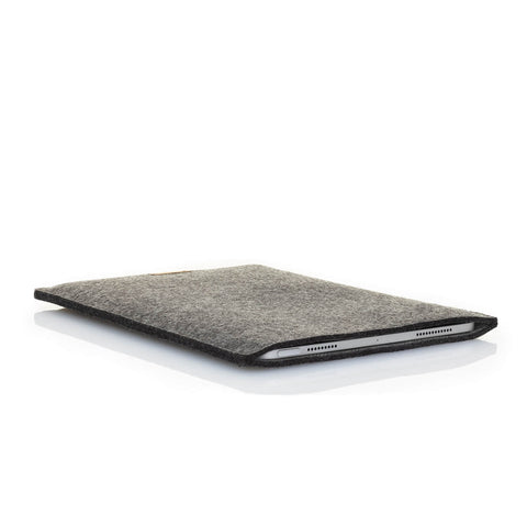 Sleeve for iPad Pro 12.9" - 6th gen | made of felt and organic cotton | anthracite - tracks | "LET" model