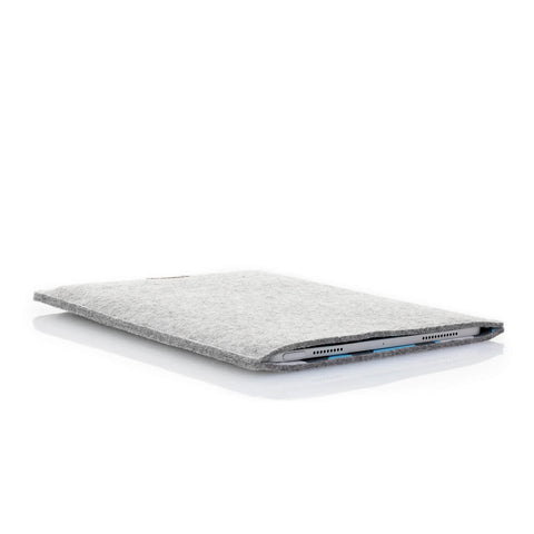 Sleeve for iPad - 8th gen | made of felt and organic cotton | light grey - shapes | "LET" model