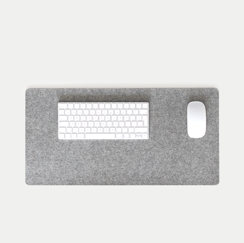 Skrivebordsunderlag af filt og kork | 30x60cm | lysegrå