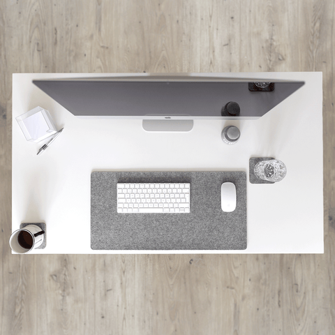 Skrivbordsunderlägg av filt och kork | 30x60cm | ljusgrå