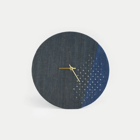 Wall clock Wabi Sabi Denim round 30 cm | Denim - Gold | Design: Saporo