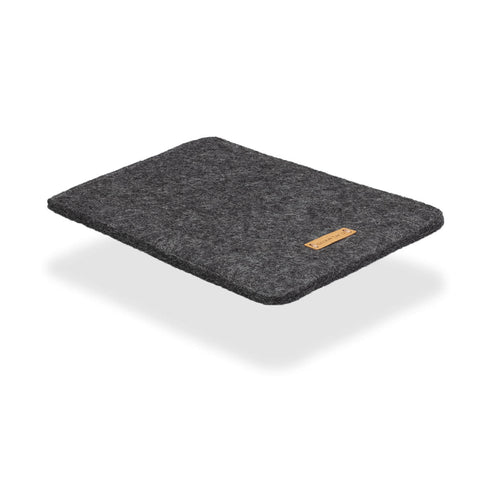 Custom made eReader cover | made of felt and organic cotton | anthracite - tracks | "LET" model