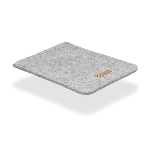 Custom made eReader cover | made of felt and organic cotton | light grey - tracks | "LET" model