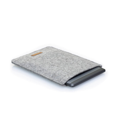 Custom made eReader cover | made of felt and organic cotton | light grey - bloom | "LET" model