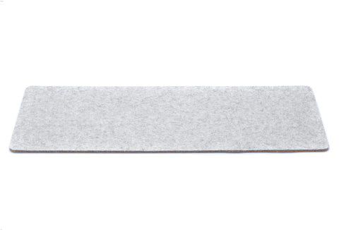 Skrivbordsunderlägg av filt och kork | 20x50cm | ljusgrå